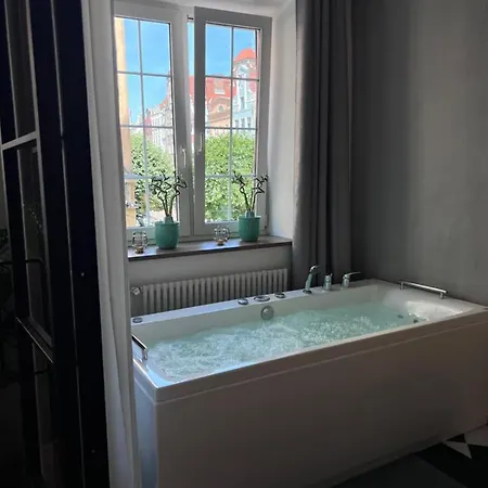 Old Town With A Jacuzzi Lägenhet