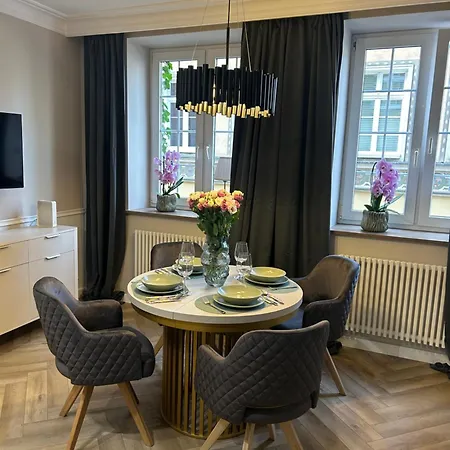 Old Town With A Jacuzzi Appartamento Danzica