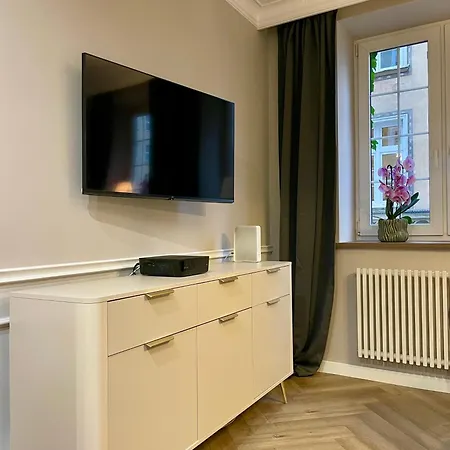 Old Town With A Jacuzzi Appartement *