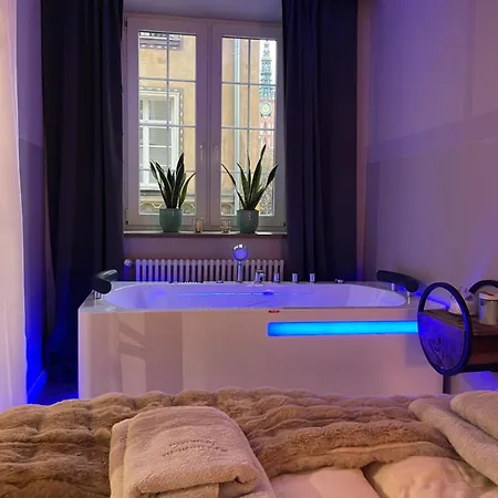 Old Town With A Jacuzzi *